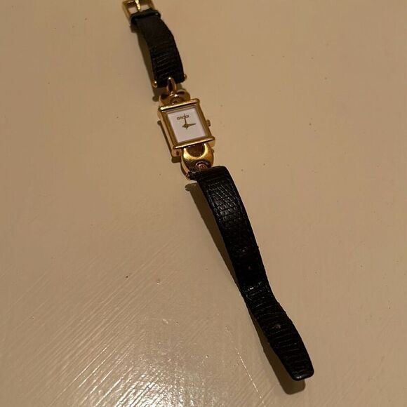 Gucci 1800L Gold Square Face Bracelet Wrist Watch Embossed Leather Band Classy - Picture 5 of 13